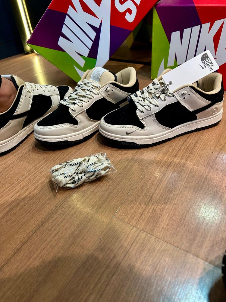 Nike SB Dunk Low - Preto/Branco