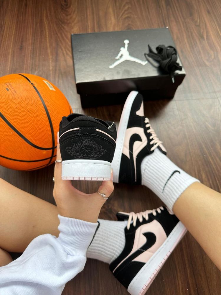 Nike Air Jordan 1 Low - Preto/Rosa