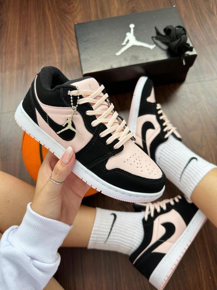 Nike Air Jordan 1 Low - Preto/Rosa